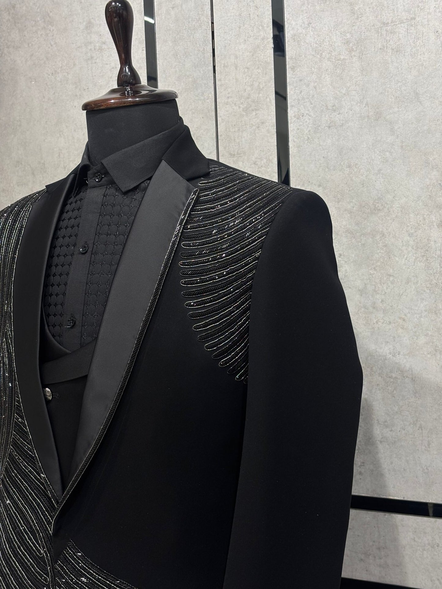 Pravāha Tuxedo
