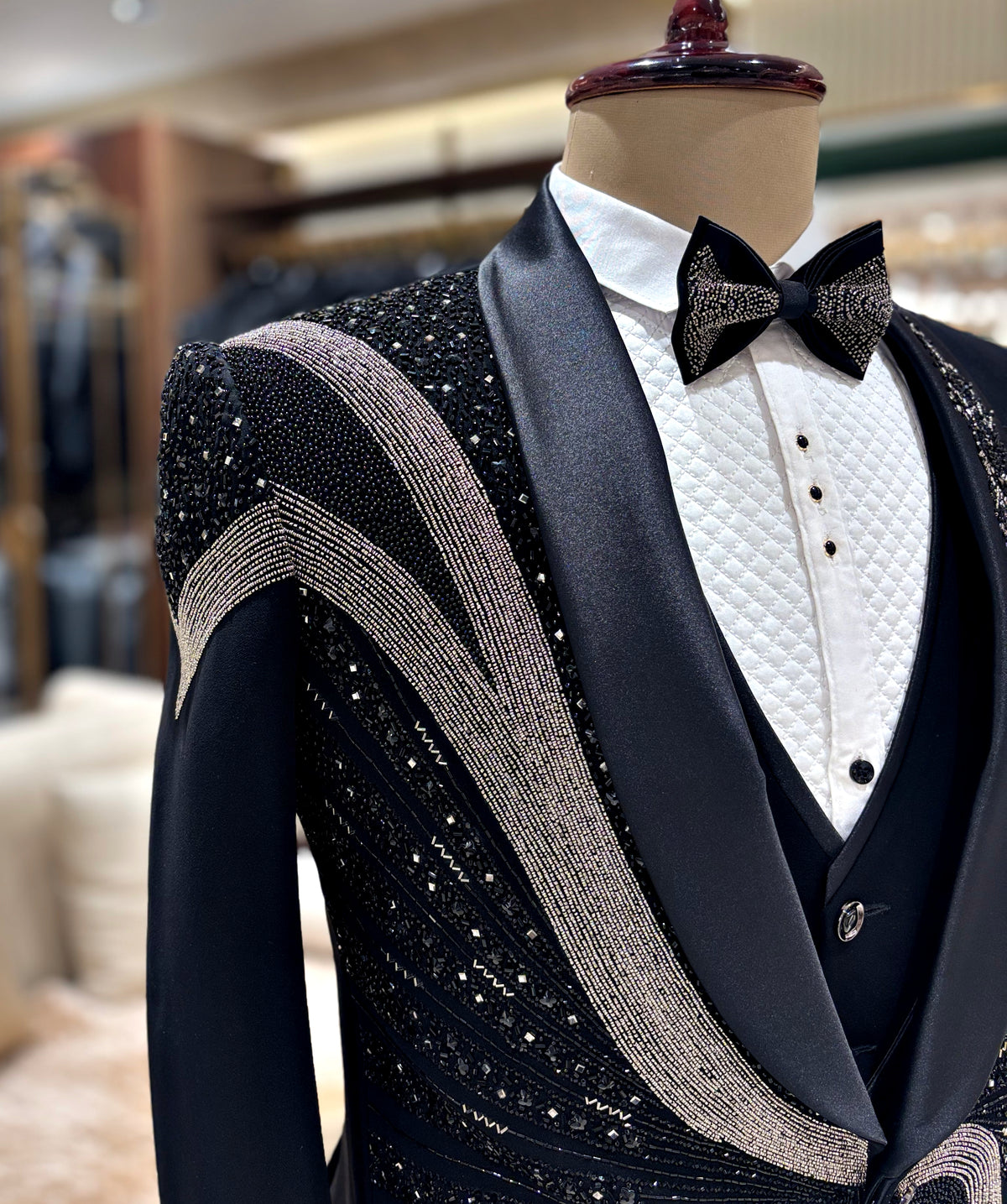 THE KAALAMEGHA 5-PIECE SUIT