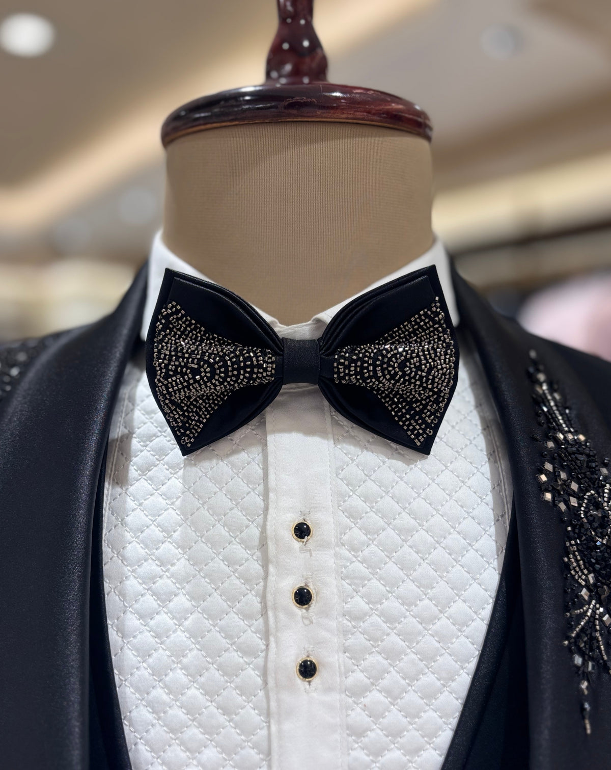 THE KAALAMEGHA 5-PIECE SUIT