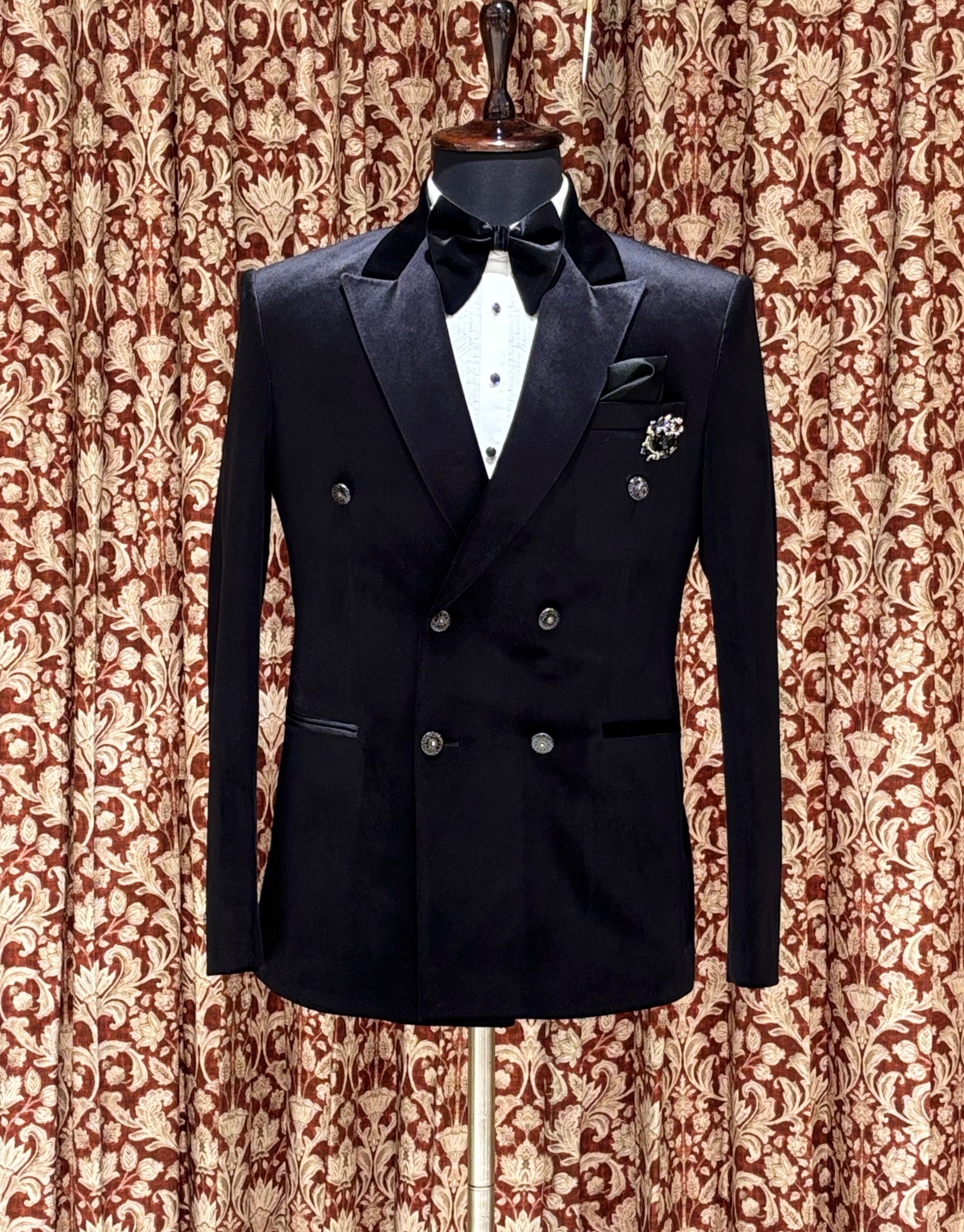 Tamraparni black 4-piece double-breasted suit with satin peak lapels and bow tie