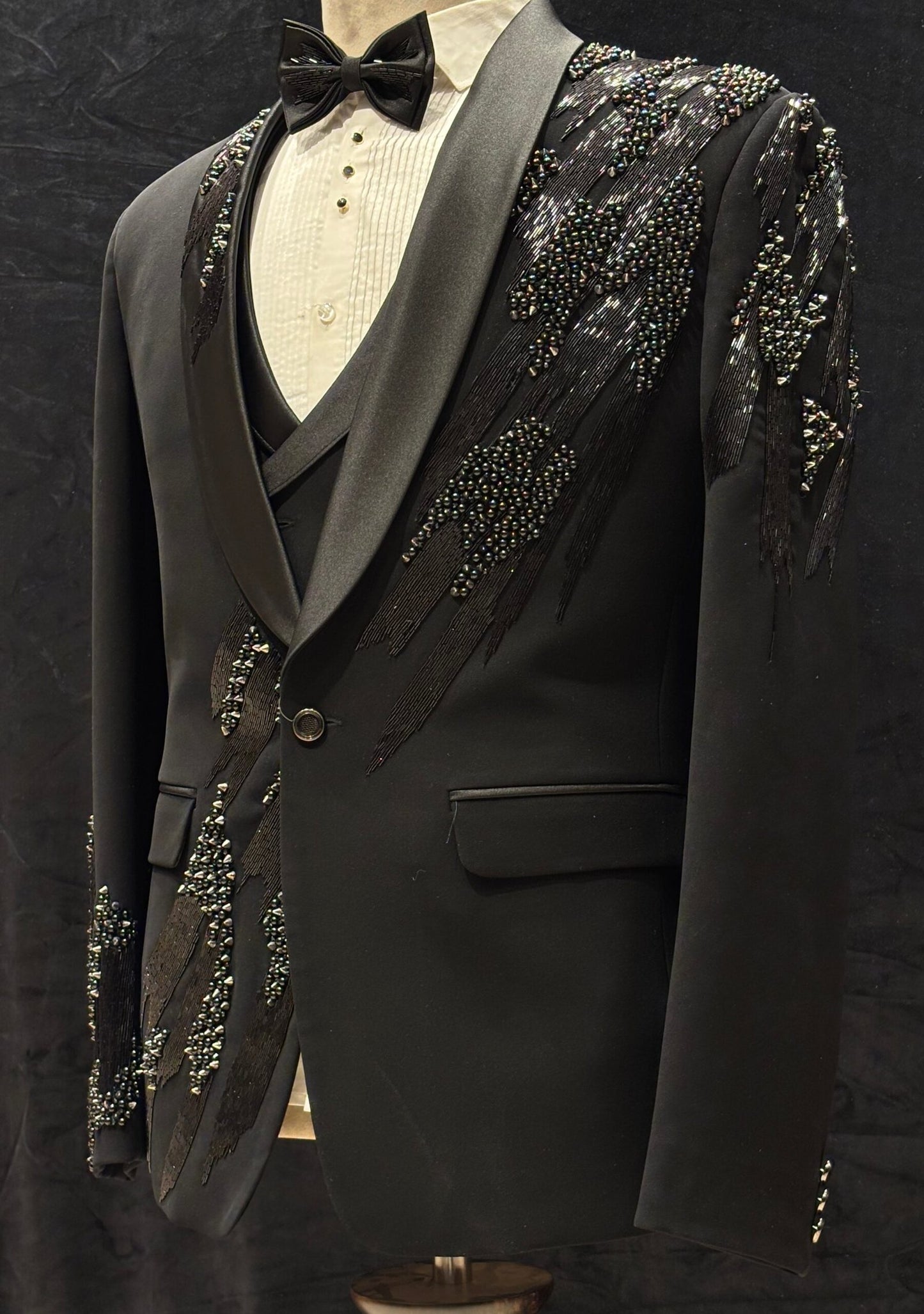 Rathnasanchaya 5-Piece Suit