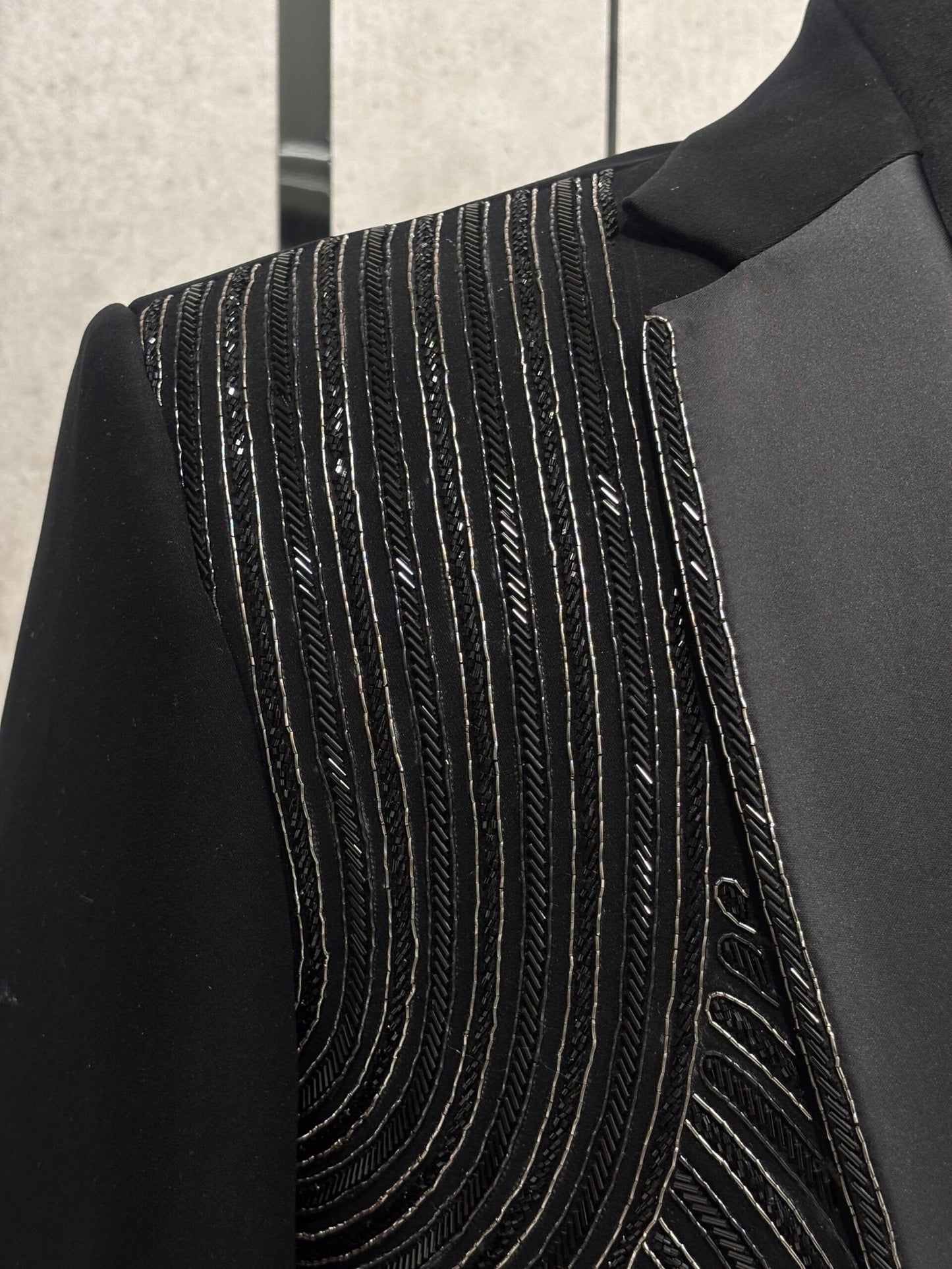Pravāha Tuxedo