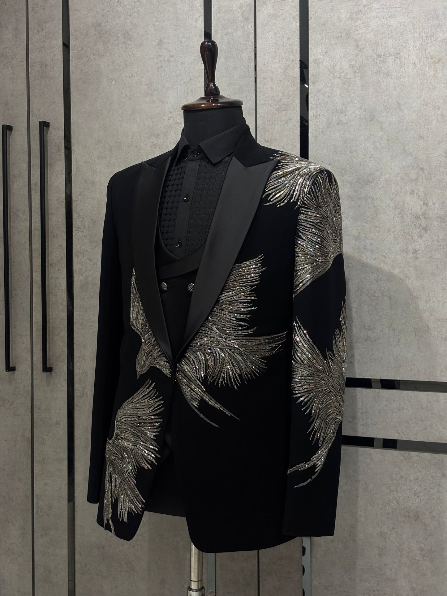 Garuda Rēkha 5-Piece Suit