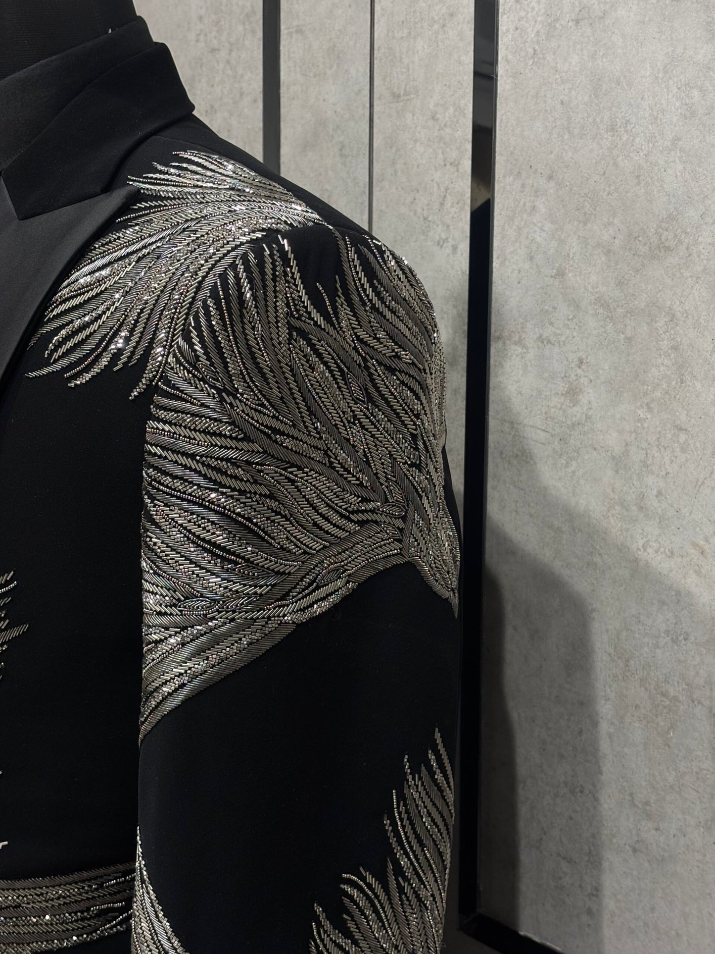 Garuda Rēkha 5-Piece Suit