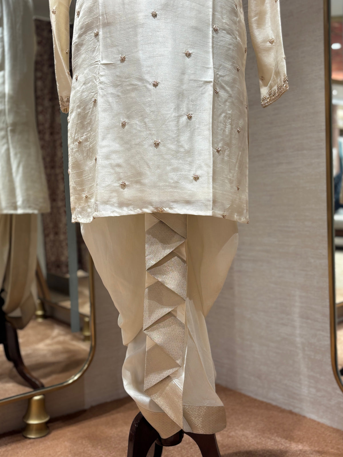 The Kalyani Pushpa Pancha Kurta Set
